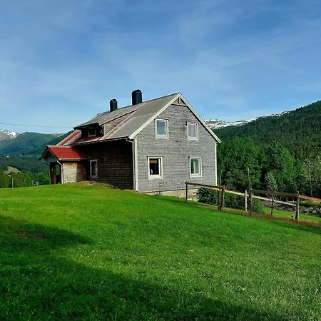 Semesterbostad Llama Authentic Sunnfjord Farm *